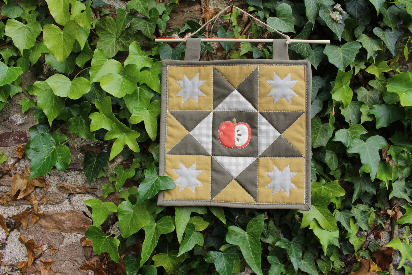 Apple - Mini Quilt Wall Hanging