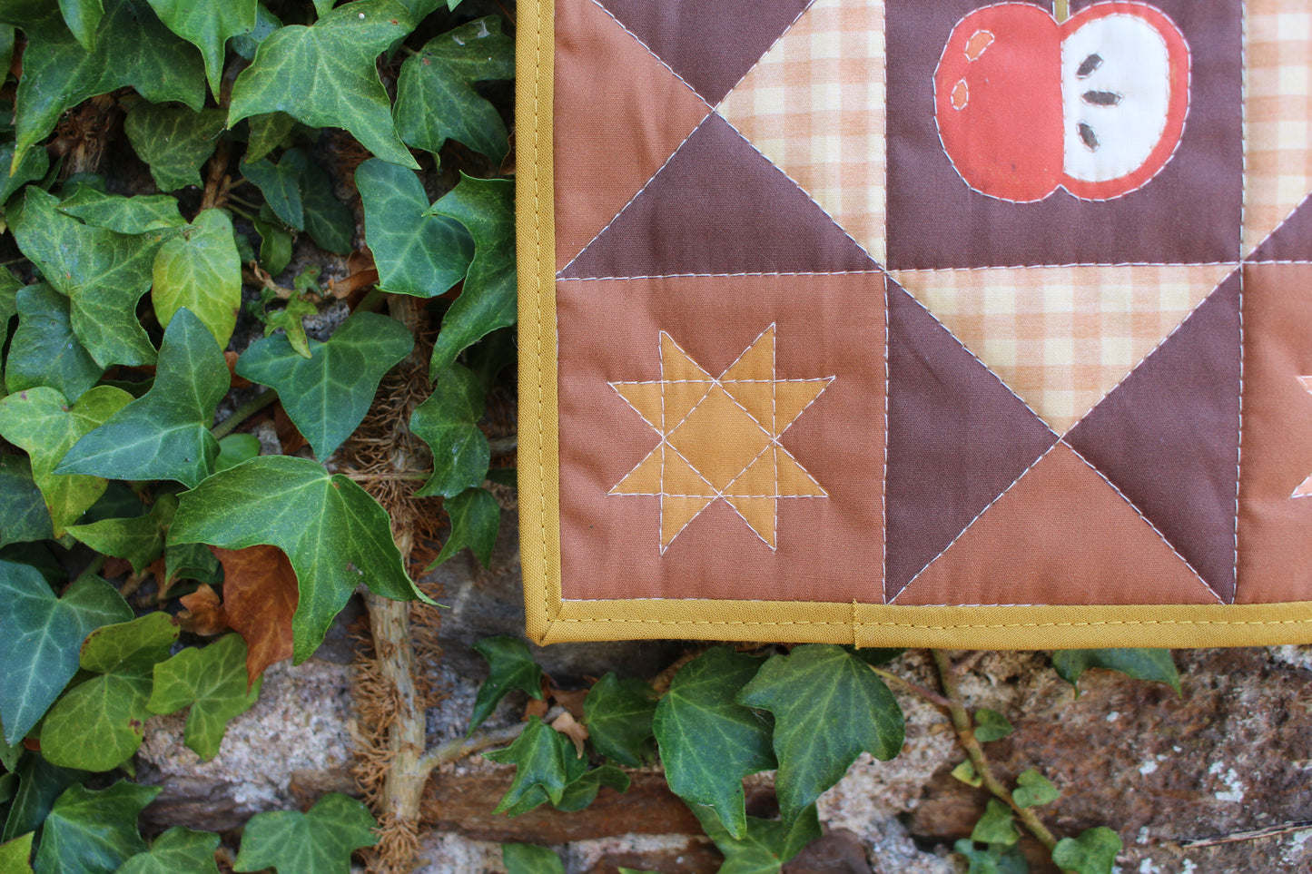 Apple - Mini Quilt Wall Hanging - Autumn Collection