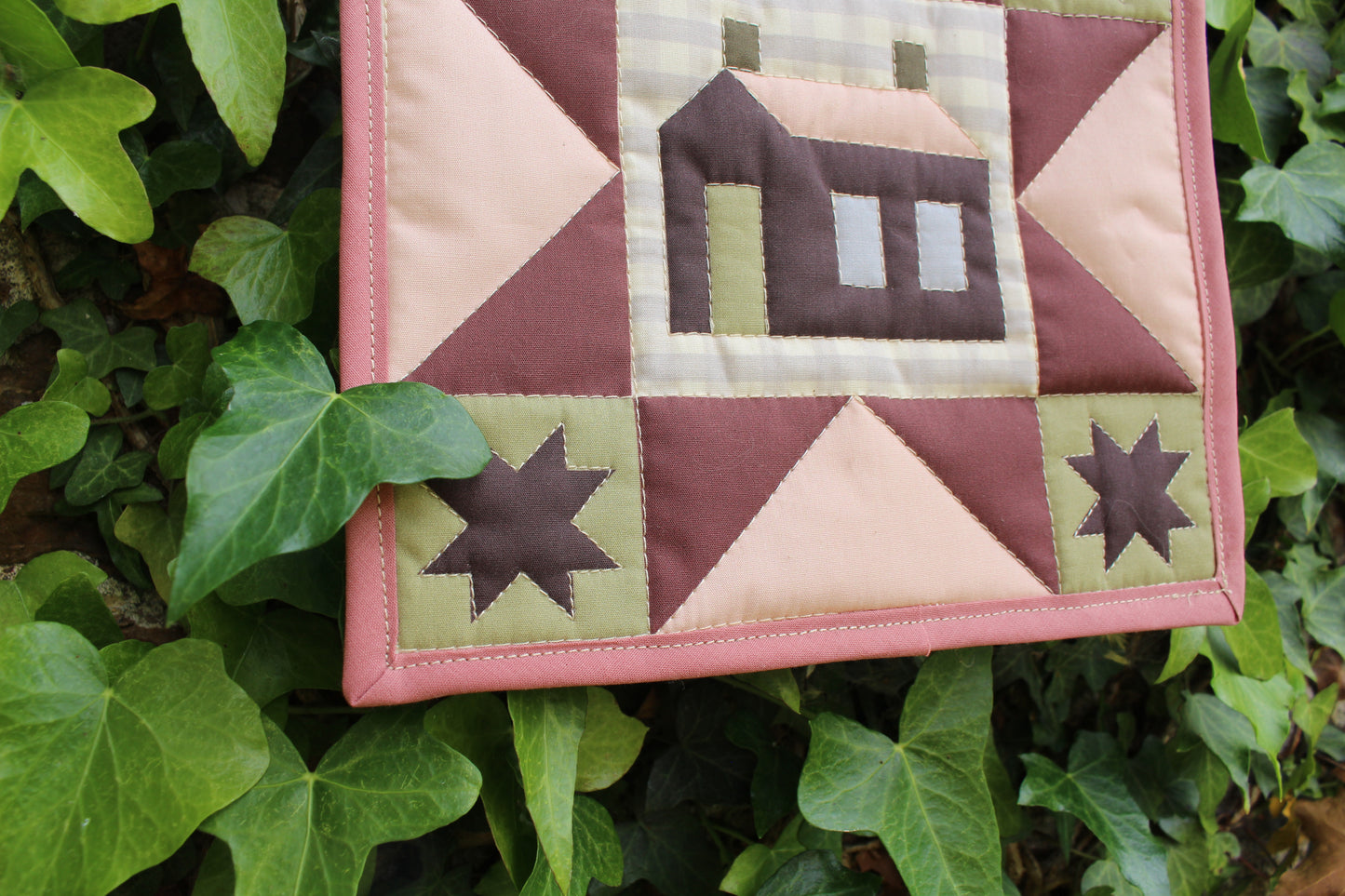 House - Mini Quilt Wall Hanging - Pink / Green
