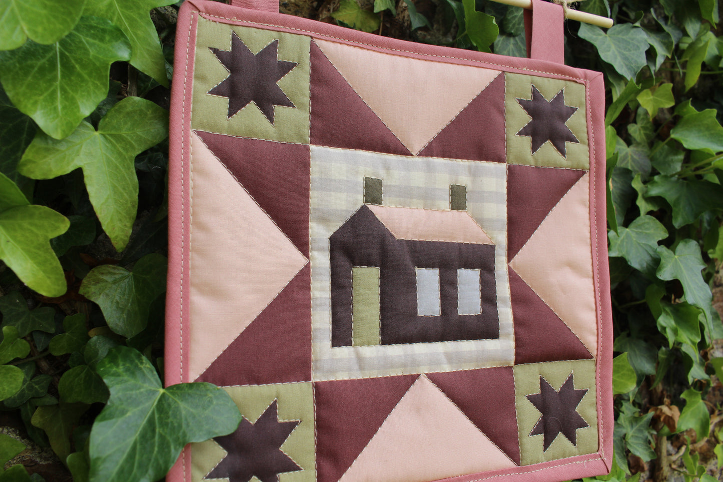 House - Mini Quilt Wall Hanging - Pink / Green