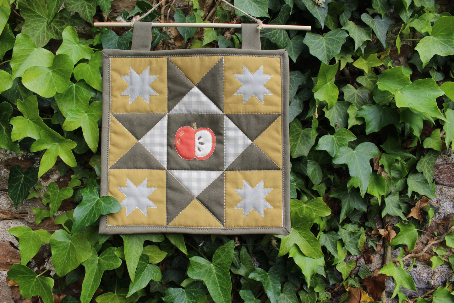 Apple - Mini Quilt Wall Hanging