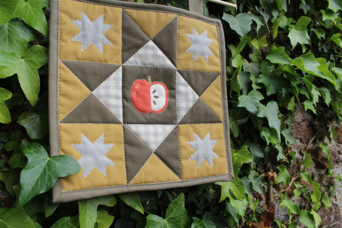 Apple - Mini Quilt Wall Hanging