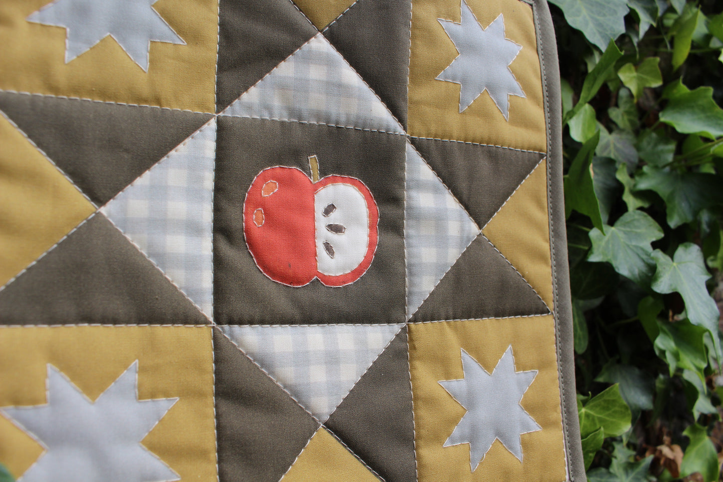 Apple - Mini Quilt Wall Hanging
