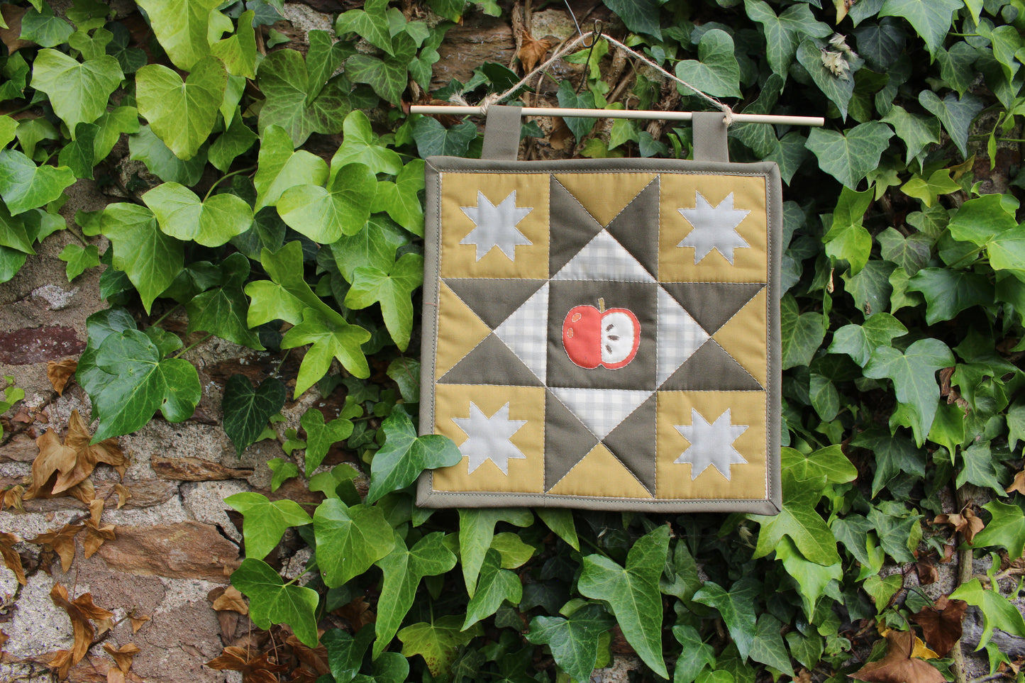 Apple - Mini Quilt Wall Hanging