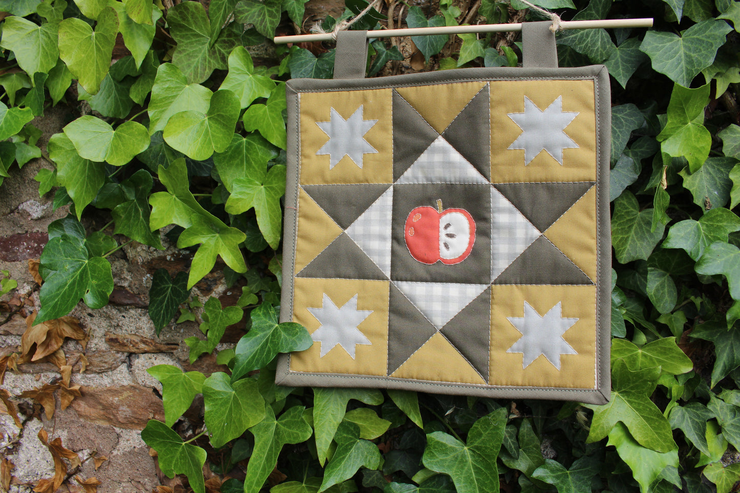 Apple - Mini Quilt Wall Hanging