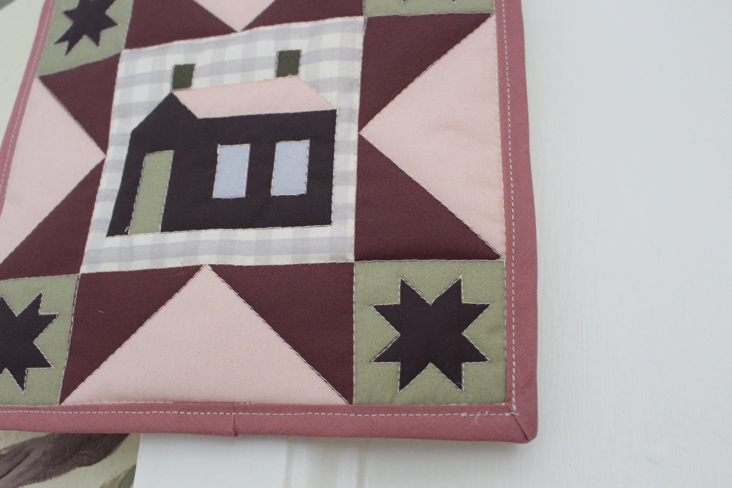 House - Mini Quilt Wall Hanging - Pink / Green