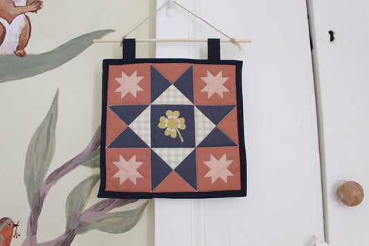 Clover - Mini Quilt Wall Hanging