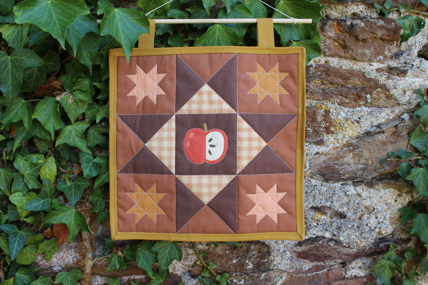 Apple - Mini Quilt Wall Hanging - Autumn Collection