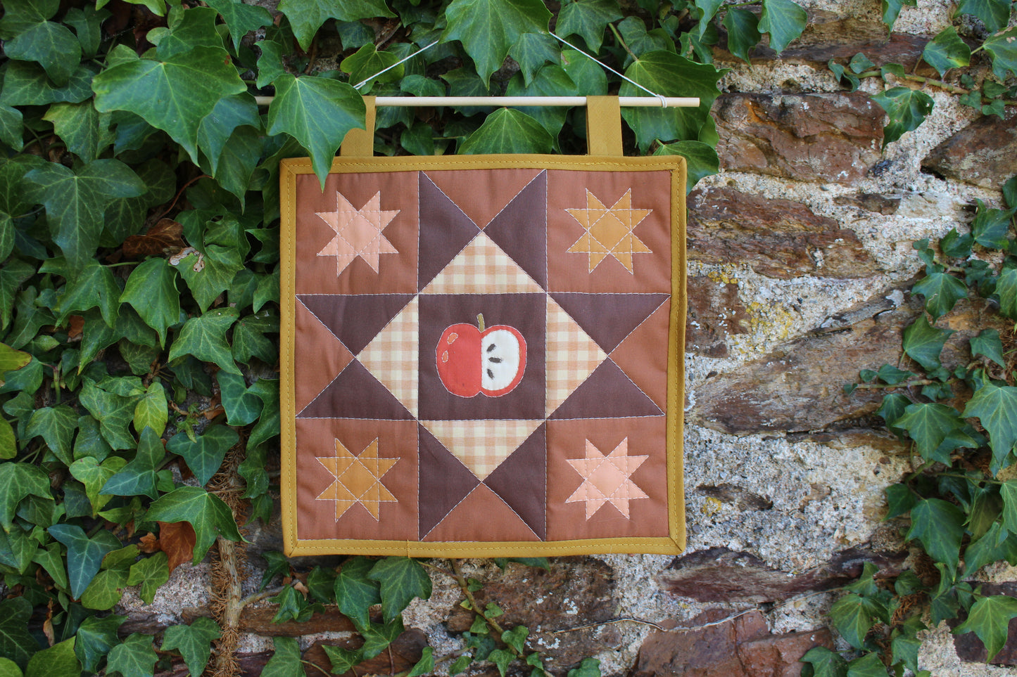Apple - Mini Quilt Wall Hanging - Autumn Collection