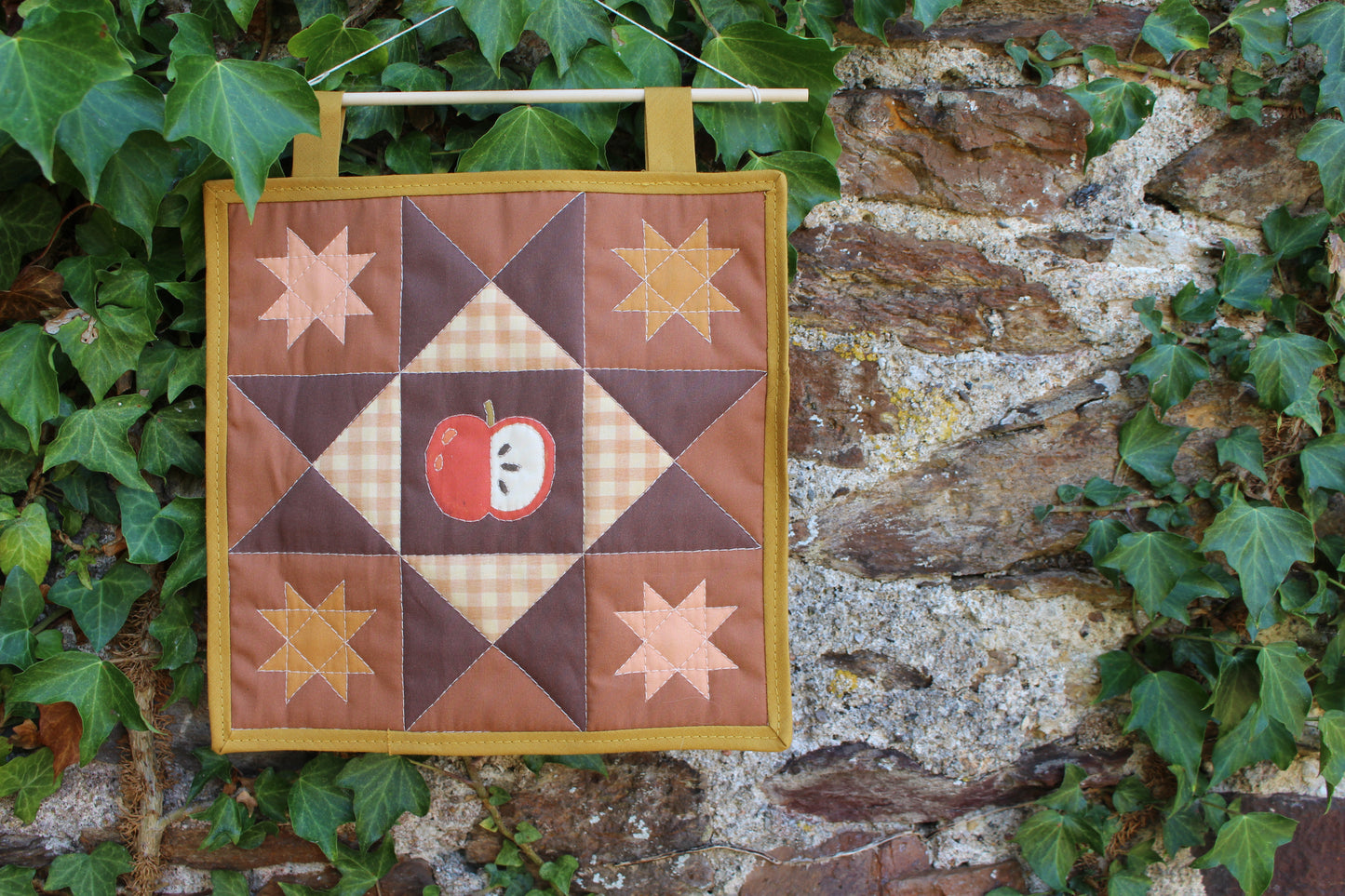 Apple - Mini Quilt Wall Hanging - Autumn Collection
