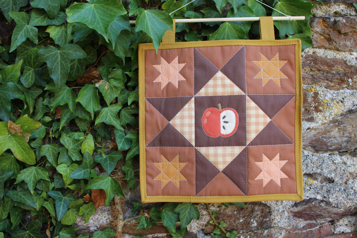 Apple - Mini Quilt Wall Hanging - Autumn Collection