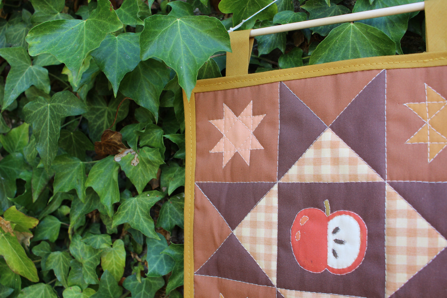 Apple - Mini Quilt Wall Hanging - Autumn Collection